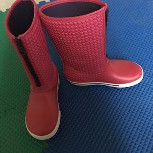 So cute! Crocs Rainboots hot pink size 8